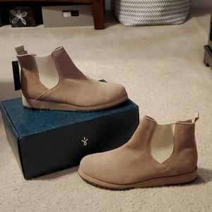 EMU boots